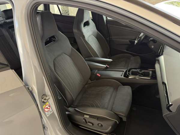 VOLKSWAGEN ID.5 Pro Performance